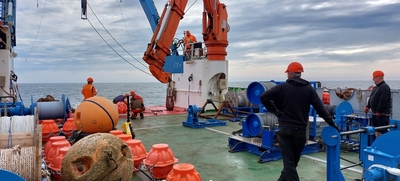 The aft-deck during mooring operations. Image credit: Sam T. Diabaté.